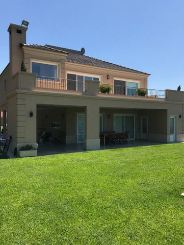Imponente Casa En Santa Juana