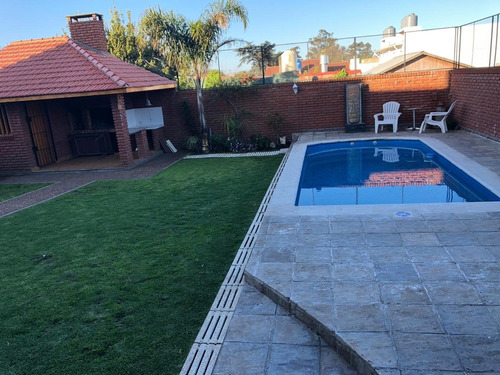 Imagen 1 de 30 de Impecable Chalet En Colinas De Peralta Ramos