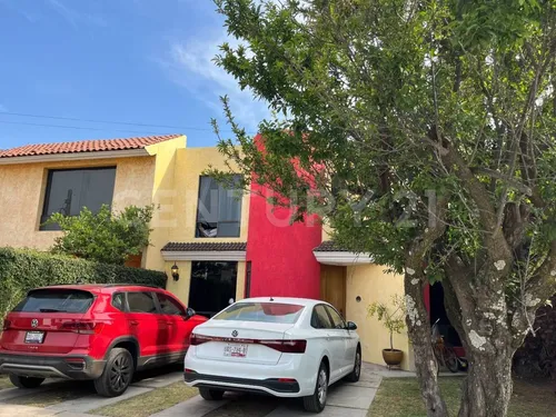 Casa En Venta Fraccionamiento Zerezotla, A Un Costado Del Cerro Zapotecas .