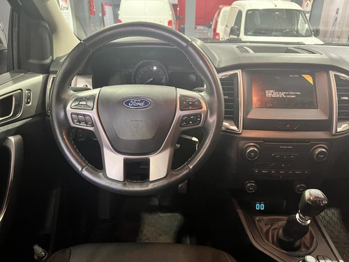 Imagen 8 de 22 de Ford Ranger Xlt 4x4 3.2 Usada 2021 Nueva Manual