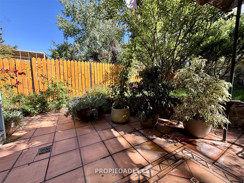 Casa En Venta De 3 Dorm. En Peñalolén