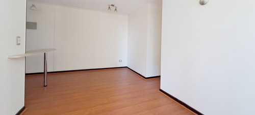 Dpto. En Venta De 3 Dormitorios, 1 Baño, Independencia.