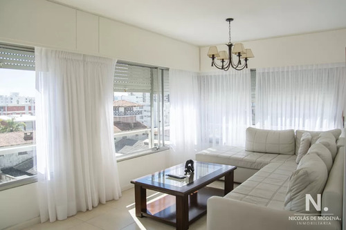 Vende Y Alquila Apartamento De 2 Dormitorios En Peninsula, Punta Del Este 