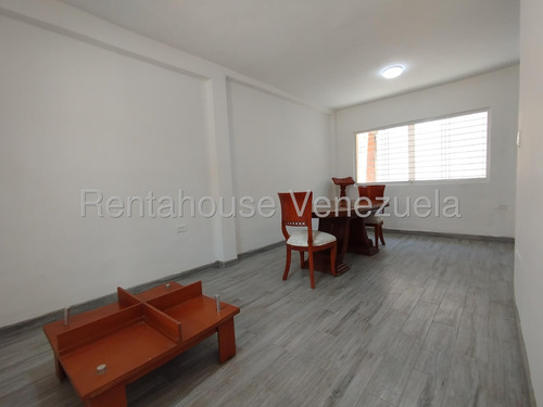Townhouse En Alquiler Urb. Valle Jardín, Maracay 25-13740 Ki