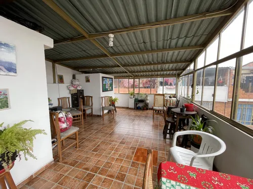 Casa En Venta En El Tesoro. Cod V1119