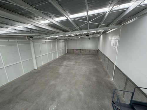 Bodega Junto Piq Con Andén Autonivelable Y Rampa