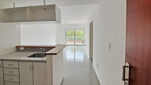 Imagen 8 de 30 de Monoambiente Con Buen Balcon Al Frente