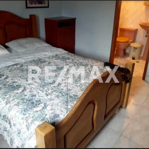 Imagen 8 de 10 de En Venta, Amplio Apartamento Residencial, Av. Bolívar De Lechería, De Cómodo Acceso, Carmelo Albelo 04128592712
