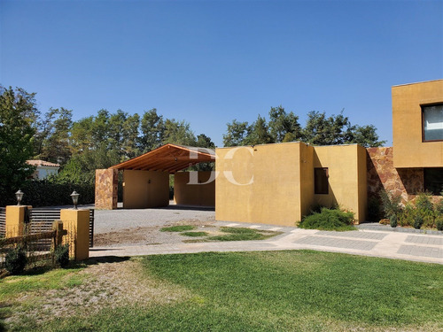 Casa En Venta De 5 Dorm. En Colina Chicureo, Las Brisas