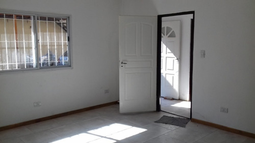 Venta En Block. Local A Estrenar + 10 Deptos De 2 Y 3 Amb + 4 Cocheras. Ideal Inversor.