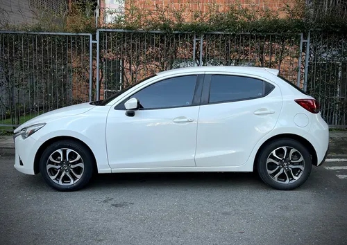 Mazada 2 Grand Touring