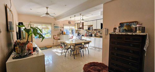Casa Chalet En Venta En Villa Sarmiento, Morón, G.b.a. Zona Oeste, Permuta Por Depto En Caba O Haedo