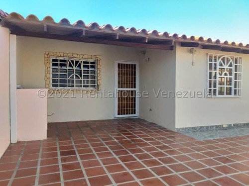 Imagen 1 de 13 de Casa En Venta Ubicada En La Urb. Campo Claro. Punto Fijo