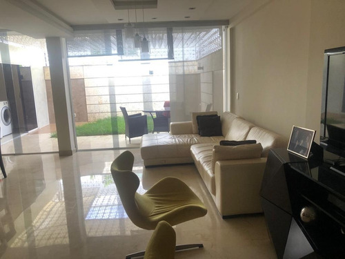 Luis V  Vende  O Alquila Townhouse Residencias  Doral Park Ubicado En La Urbanización Mañongo 