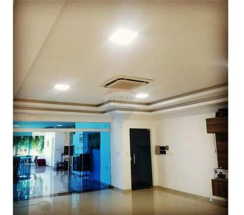 Vendo Residencia Con Amplio Patio En San Isidro, Etapa 5, A 2 Cuadras De La Costanera: 3 Habitaciones Y 5 Baños