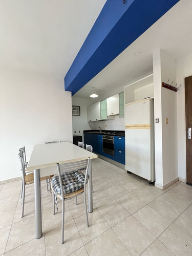 Apartamento En Alquiler Valencia Urb Los Mangos (mer)