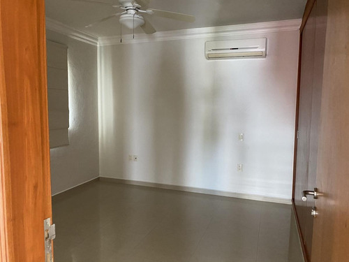 Imagen 13 de 25 de Lomas Residencial, Casa En Renta De 4 Recámaras Y Con Amplio Jardín