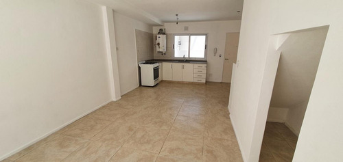 Imagen 5 de 16 de Ph 2 Ambientes Con Cochera Y Patio En Florida B-en Venta