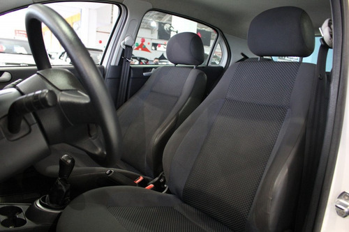 Imagem 7 de 13 de Volkswagen Gol City 1.0 Mi Total Flex 8v 4p