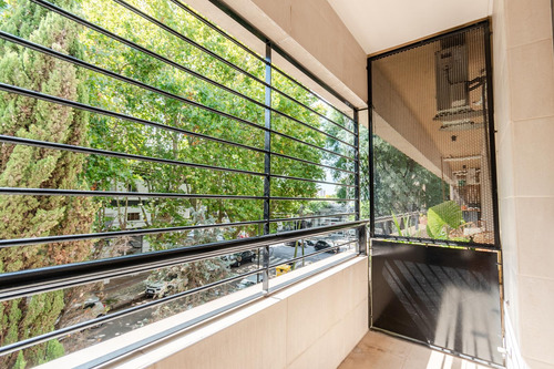 Impecable Departamento Con Cochera Y Bulera Sobre Av. Libertador En Martinez.