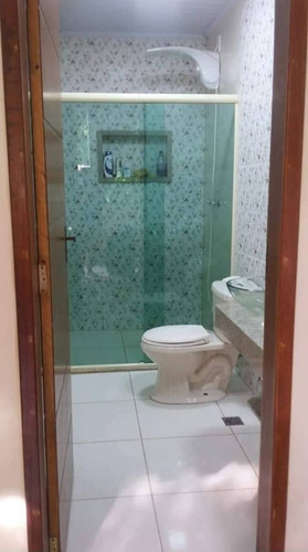 Ela Tem: Garagem Salão E Área Comum Bem Grande. 1 Kitnete