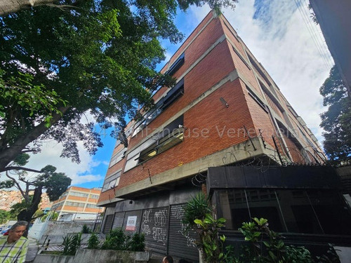 Edificio En Alquiler Ideal Para Clínica Y Oficinas Zona Industrial De La Urbina Caracas 24-18672 Mr.
