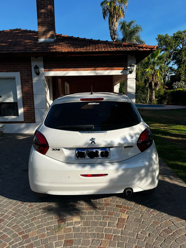 Peugeot 208 1.6 Feline