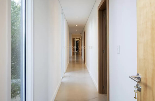 Venta De Casa 4 Dormitorios En Suite En Laguna Escondida - José Ignacio, Dos Plantas. (lej11)