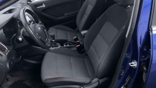 Imagen 9 de 15 de Kia Forte Sedan 2018 4p Lx, Tm6, Bl, F. Niebla, R-16