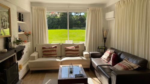 Clasica Casa En El Barrio Privado Carmel
