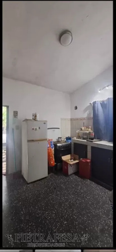 Casa En Venta Con Renta 2 Dormitorios, 1 Baño Y Cochera-villa Española