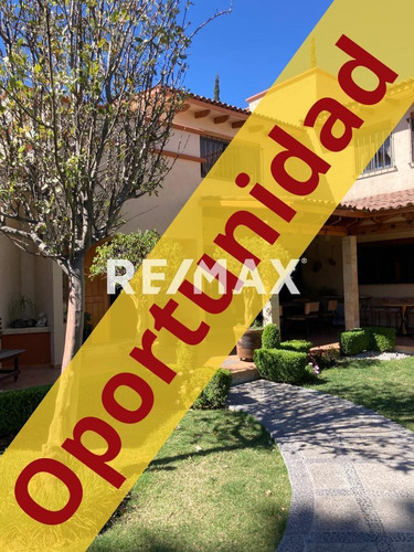 Casa En Venta En Condominio Jurica