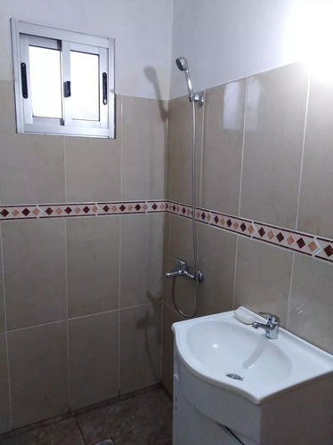 Alquilo Casa 1 Dormitorio, Sin Gastos Comunes, Con Entrada Para Auto. Salinas