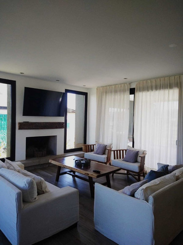 Casa A La Laguna En Alquiler En El Cantón, Escobar, G.b.a. Zona Norte