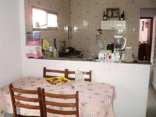 Imagem 15 de 30 de Bem Perto Da Praia Num Terreno De 5 X 25 Com Duas Vagas De Garagem - Hm663