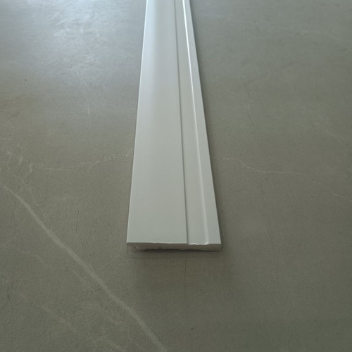 Rodape Poliestireno Branco Slim 07cm - 2,4 Metros