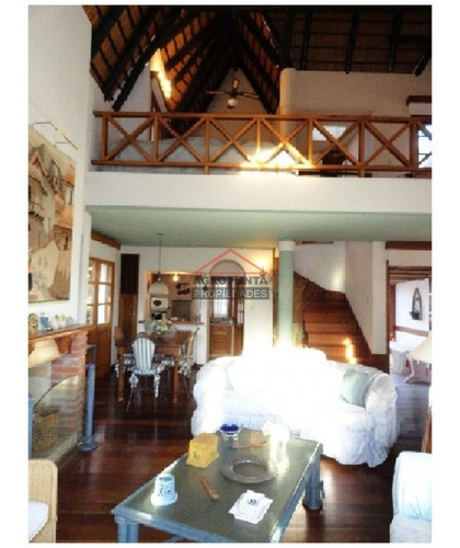 Casa En Pinares, 3 Dormitorios *- Ref: 4018