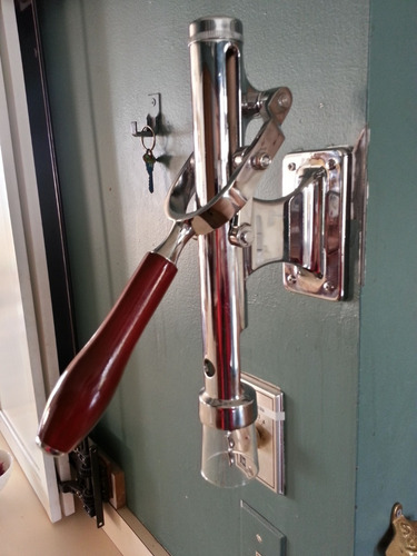 Imagen 3 de 7 de Sacacorchos De Pared Destapador Acero + Accesorios Amurable