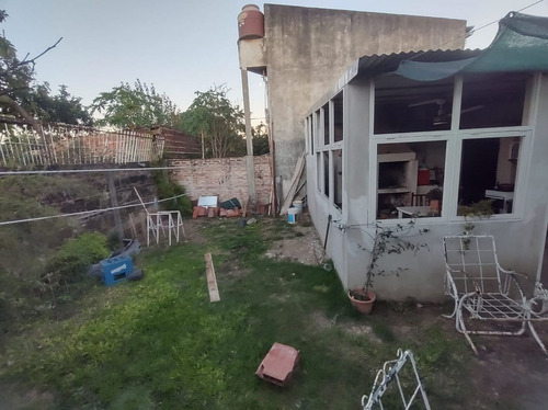 Excelente Casa, Sobre Calle Ferré(céntrica)