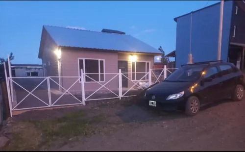 Casa En Venta - 2 Dormitorios 1 Baño - Cochera - 200mts2 - San Martín De Los Andes