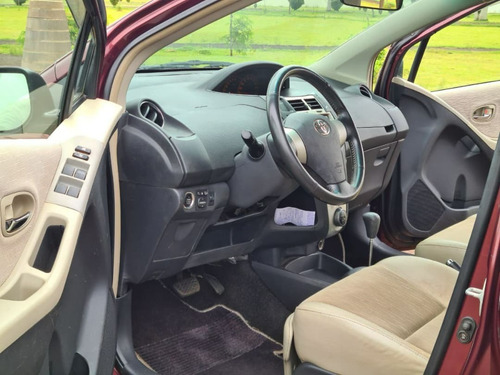 Imagen 5 de 10 de Toyota Vitz Aut