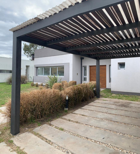Casa En Country Lomas De City Bell Alquiler