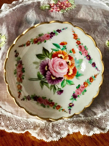 Antiguo Despojador Petit Centro De Porcelana Europea