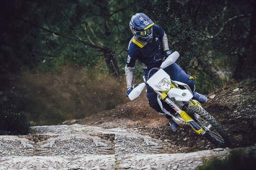 Imagen 13 de 22 de Enduro 300 2t 0km 2022 En Stock Husqvarna Te 300i Homologada