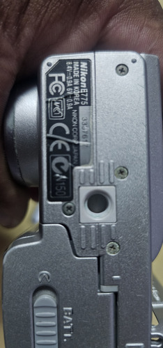 Camara Digital Nikon E775 Gris