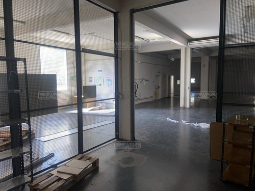 Edificio En Block En Balvanera, Capital Federal. Impecable. Habilitado Para Venta Mayorista Y Droguería. Ideal Sistema De Salud Y Alimentación