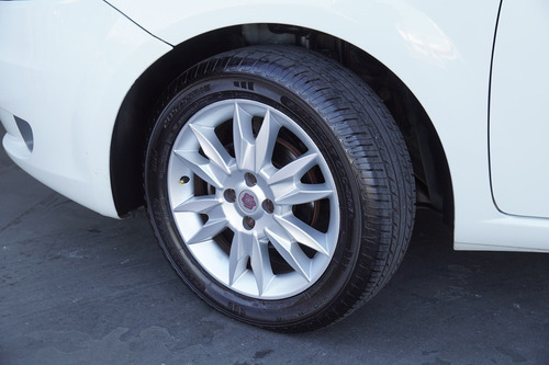 Fiat Punto 1.6 16v Essence Flex 5p