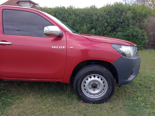 Imagen 4 de 11 de Toyota Hilux Dx Cabina Simple 2.4tdi 6mt 4x4 2017