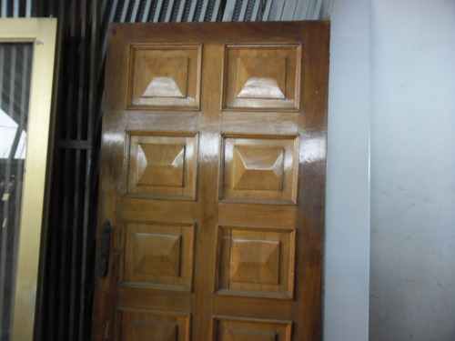 Excelente Puerta En Fina Madera Para Entrada Principal