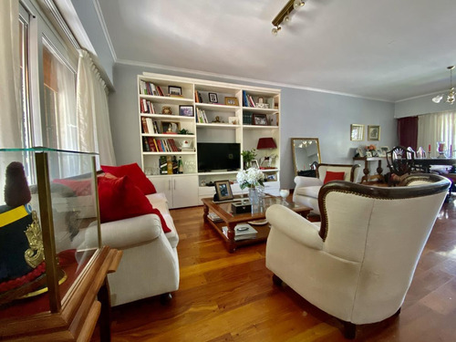 Chalet En Venta, Ubicado En Martínez, De Vías A Av. Del Libertador.